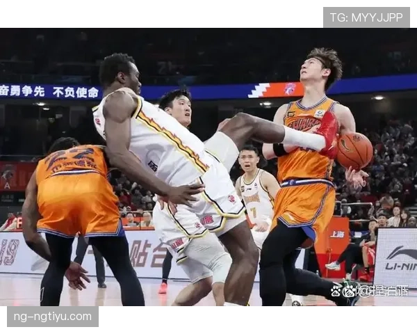 篮球违体犯规的具体判定标准与适用场景解读